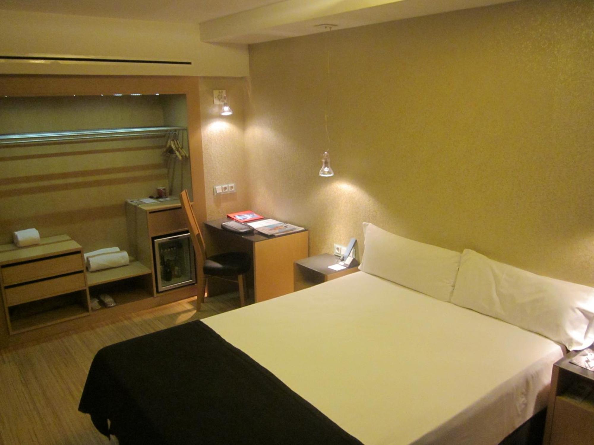 Axel Hotel Barcelona - Adults Only — Fotos 1